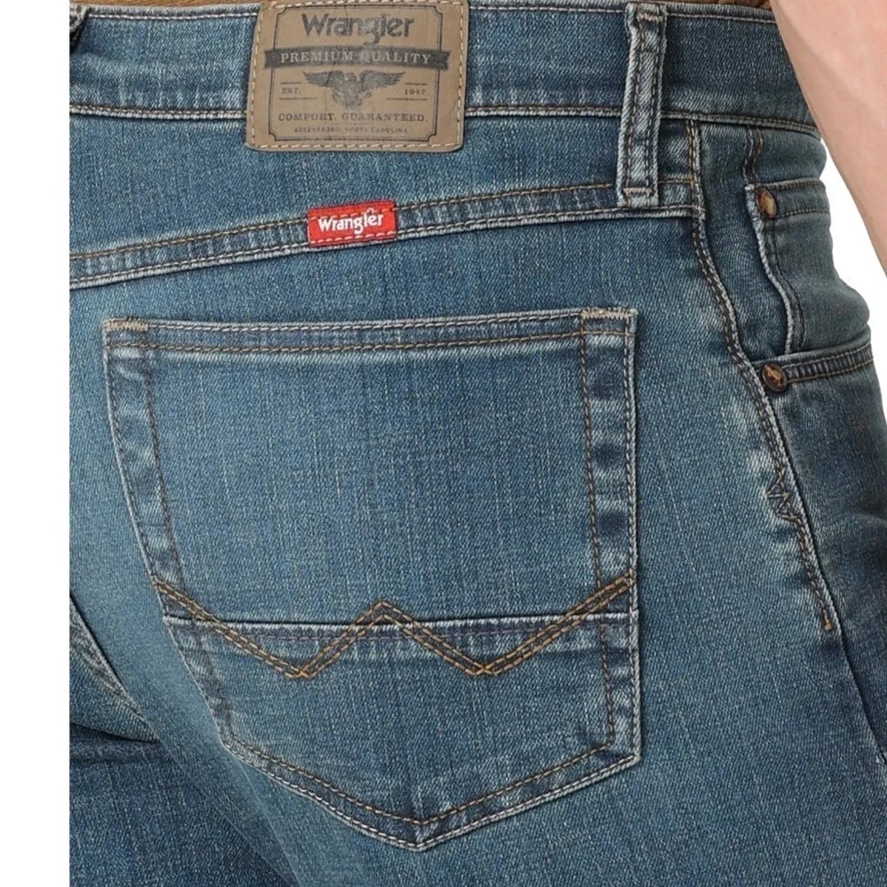 Wrangler Men's Straight  Fit Light Blue Jeans
